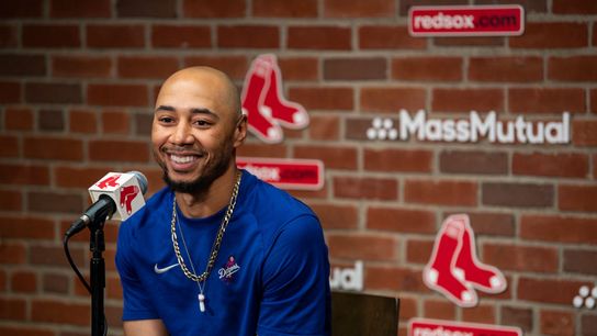 FINAL: Dodgers 7, Red Sox 4 - Mookie Betts sparks rally in return to Boston taken at Fenway Park (Red Sox)
